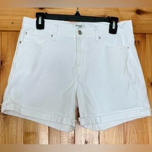 NWOT White Kensie Jeans Shorts Size 8 Stretchy Cute!!
